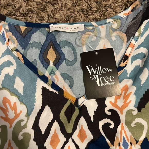 Women’s Top - Picture 3 of 4